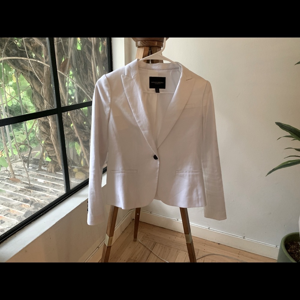 Banana Republic Classic Fit White Blazer Size: 0